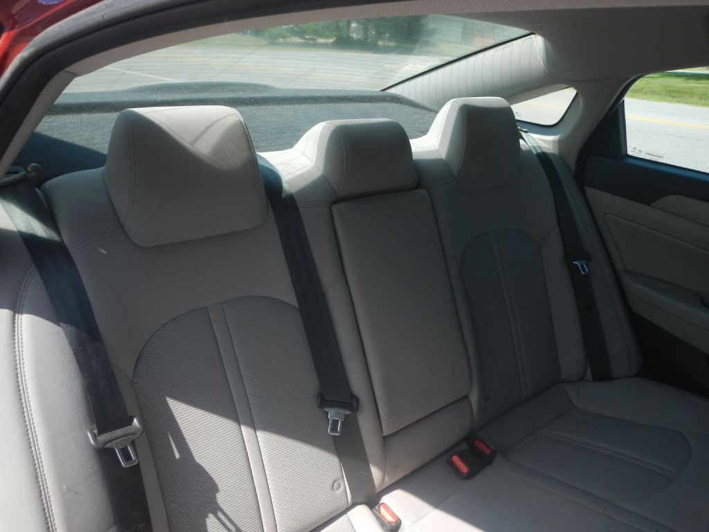 Photo 8 of this HYUNDAI SONATA