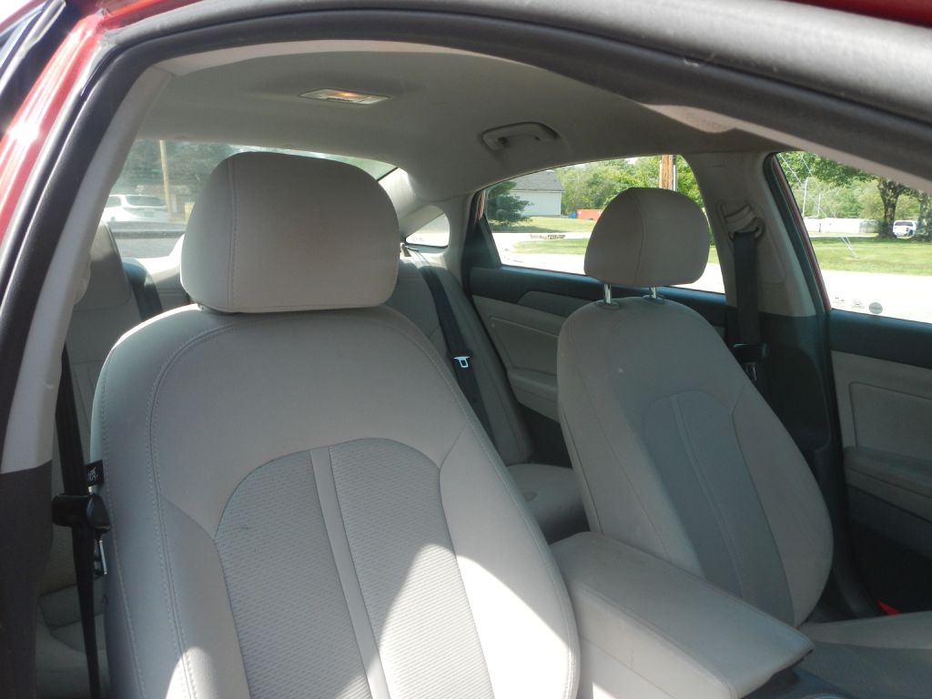 Photo 9 of this HYUNDAI SONATA