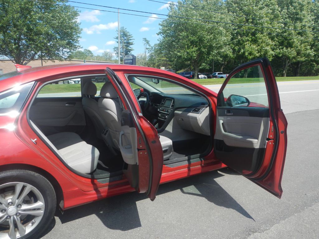 Photo 17 of this HYUNDAI SONATA