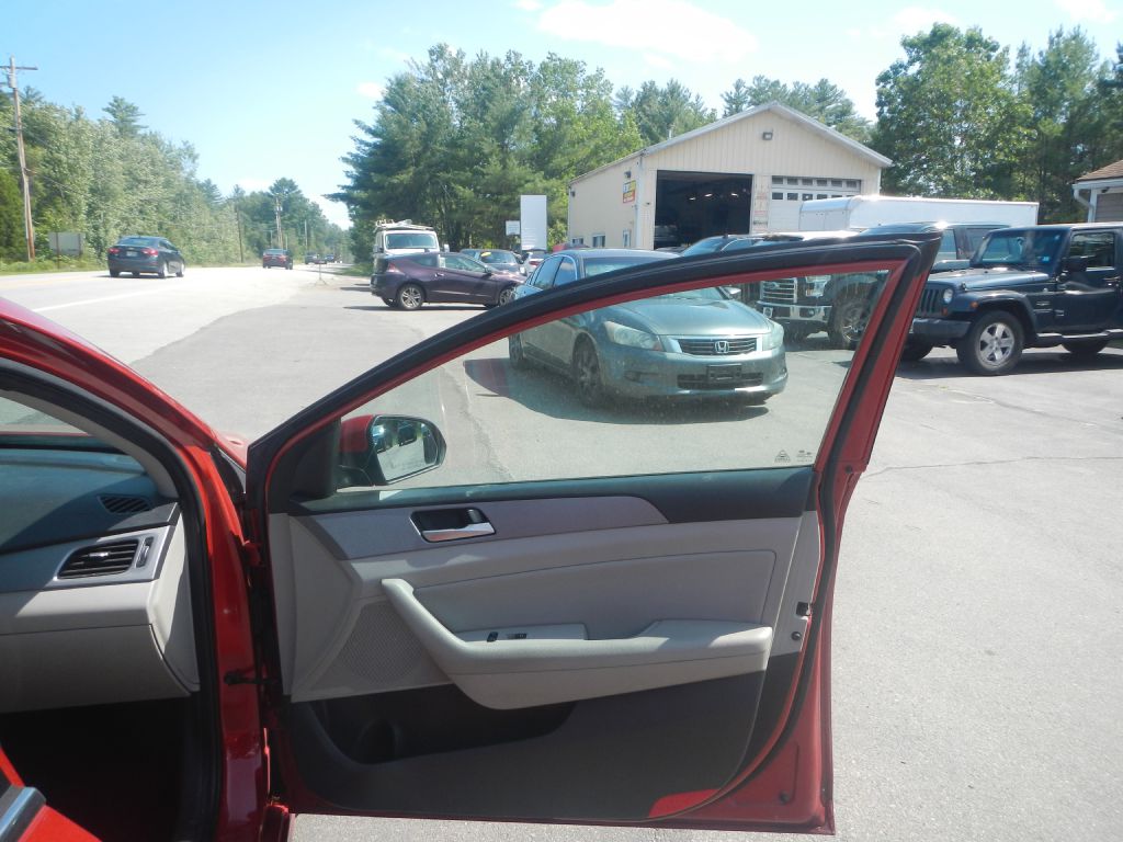 Photo 18 of this HYUNDAI SONATA