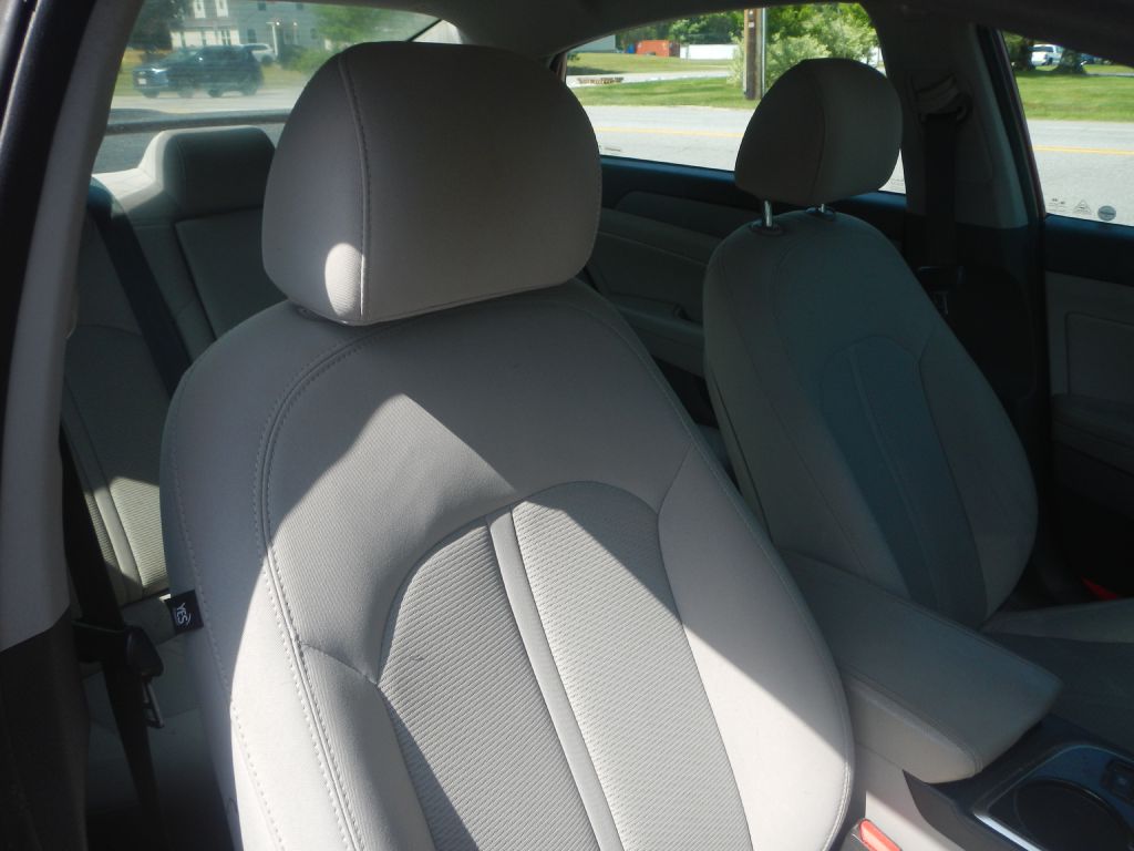 Photo 21 of this HYUNDAI SONATA