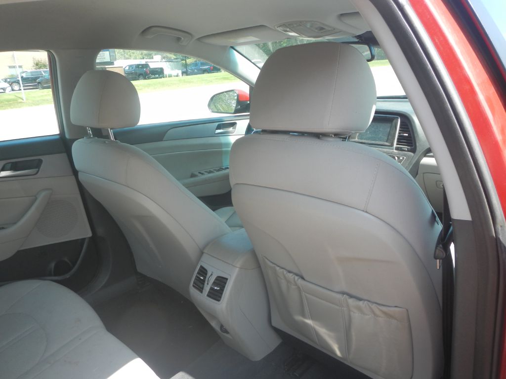 Photo 26 of this HYUNDAI SONATA