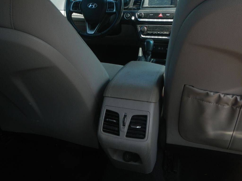 Photo 28 of this HYUNDAI SONATA