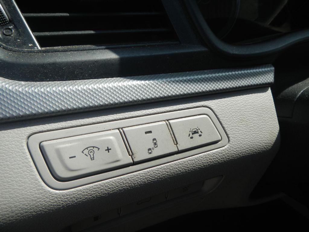 Photo 48 of this HYUNDAI SONATA