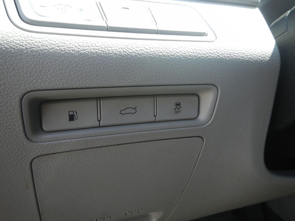 Photo 49 of this HYUNDAI SONATA