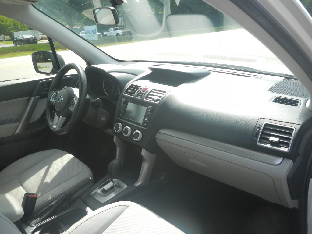 Photo 4 of this SUBARU FORESTER AWD