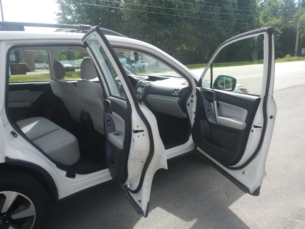Photo 16 of this SUBARU FORESTER AWD