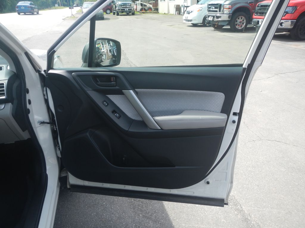 Photo 17 of this SUBARU FORESTER AWD