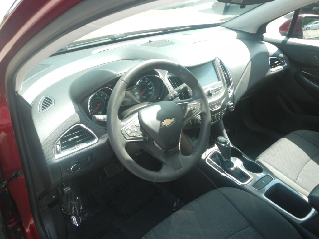 Photo 3 of this CHEVROLET CRUZE