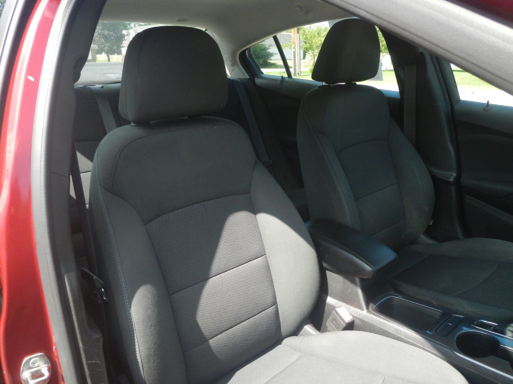 Photo 9 of this CHEVROLET CRUZE