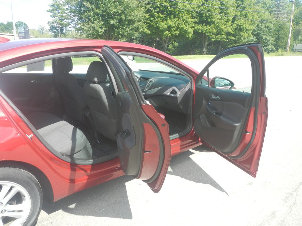 Photo 15 of this CHEVROLET CRUZE