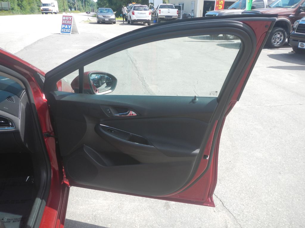Photo 17 of this CHEVROLET CRUZE