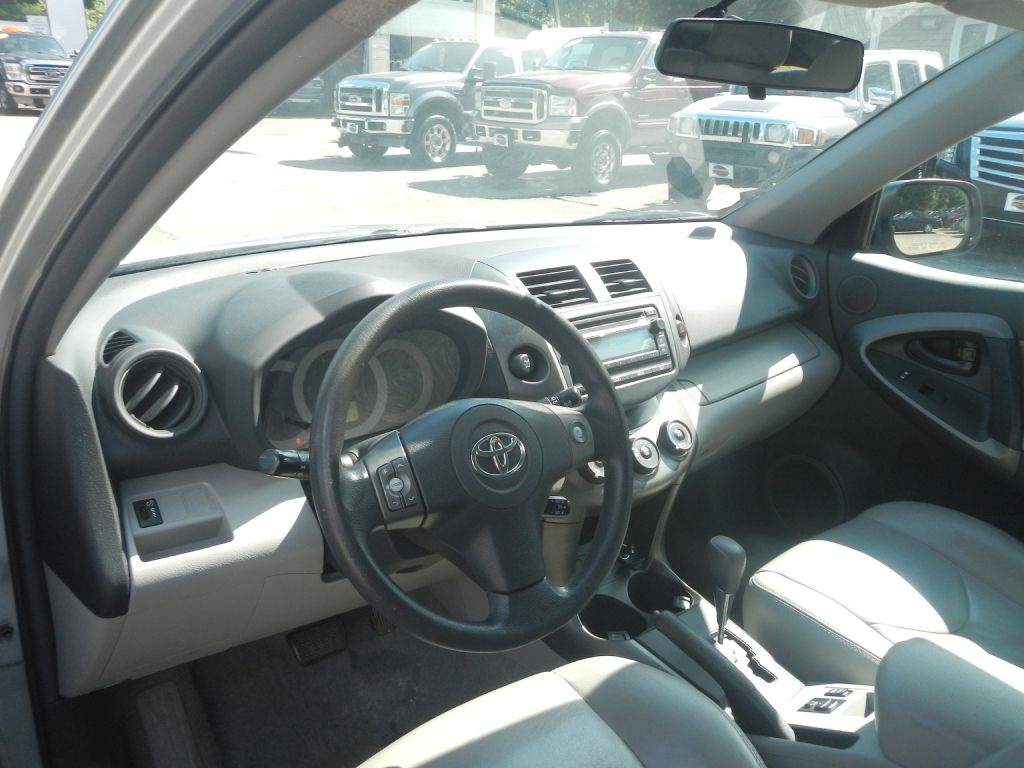 Photo 3 of this TOYOTA RAV4 4WD