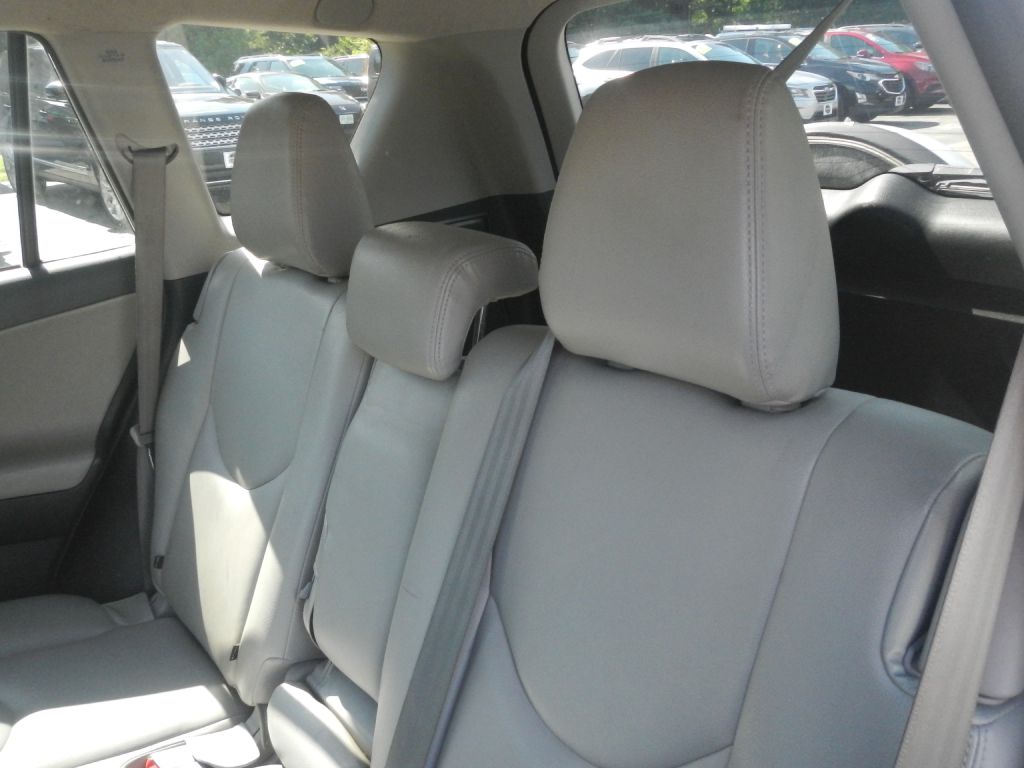 Photo 5 of this TOYOTA RAV4 4WD