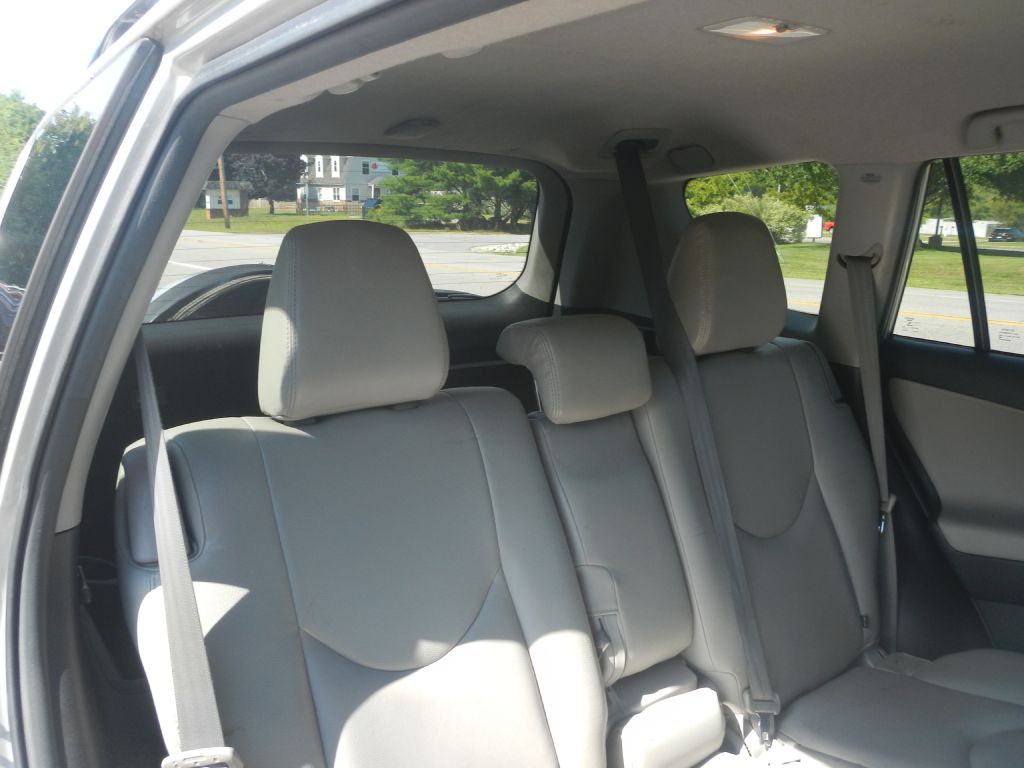 Photo 8 of this TOYOTA RAV4 4WD