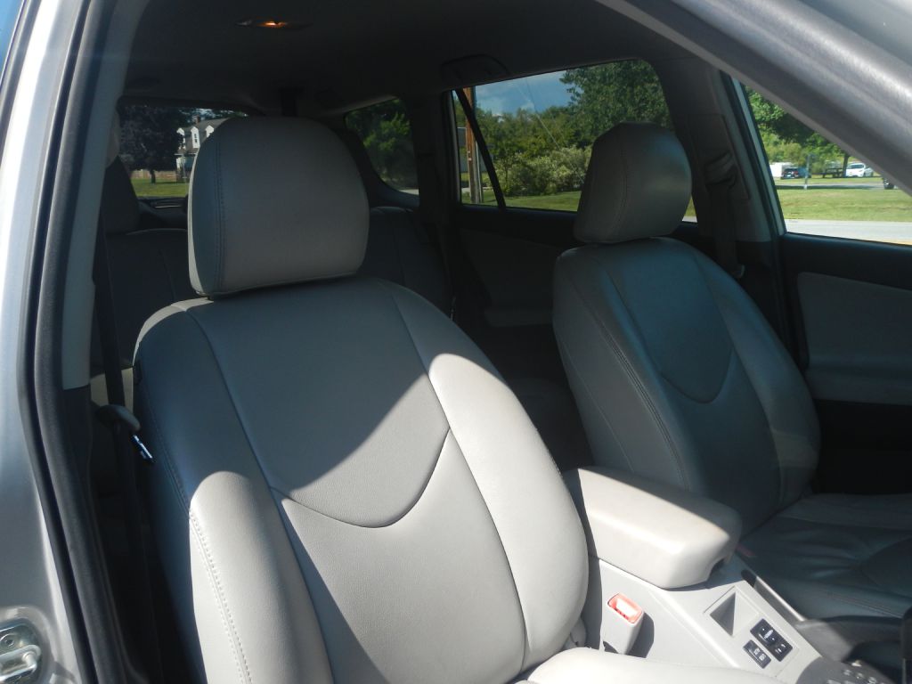 Photo 9 of this TOYOTA RAV4 4WD