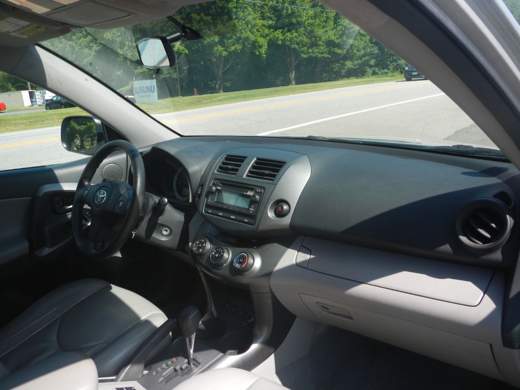 Photo 10 of this TOYOTA RAV4 4WD