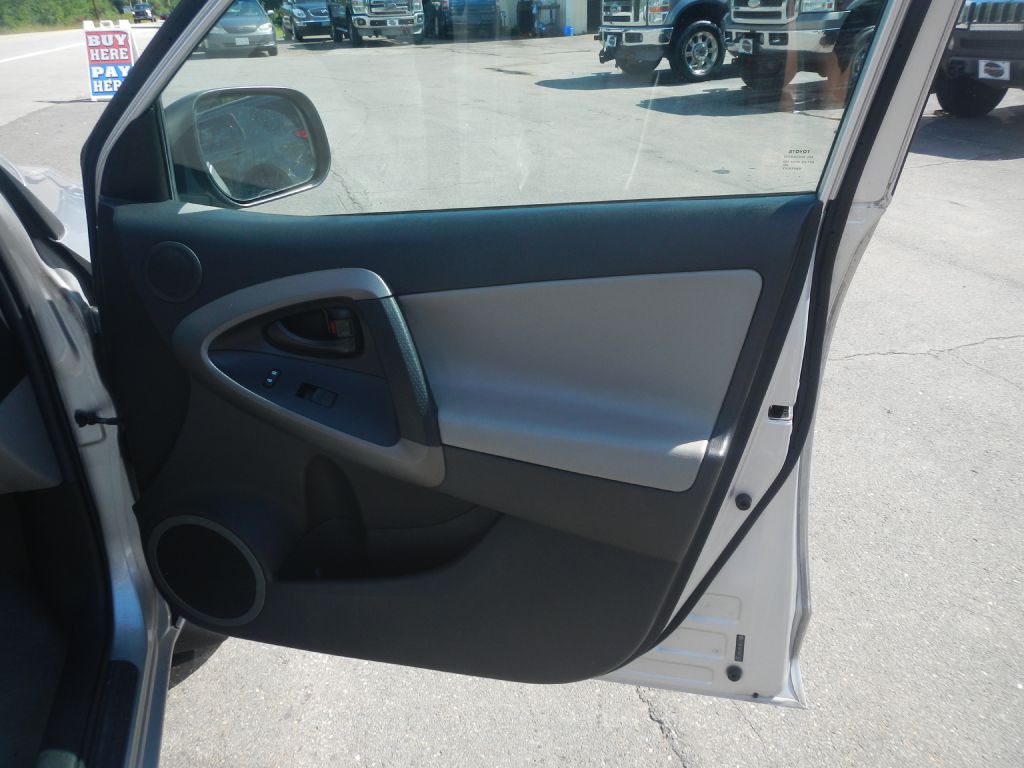 Photo 16 of this TOYOTA RAV4 4WD
