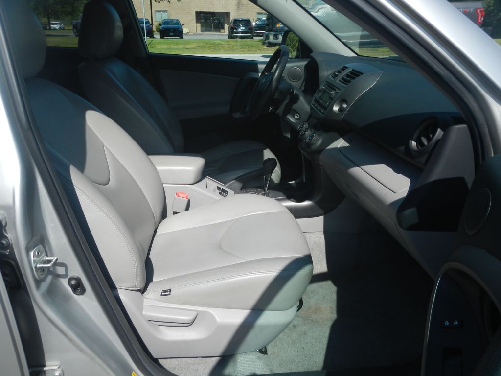 Photo 17 of this TOYOTA RAV4 4WD