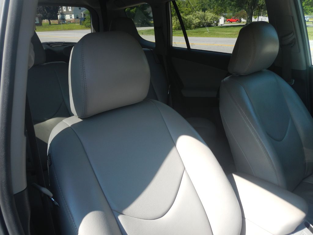 Photo 18 of this TOYOTA RAV4 4WD