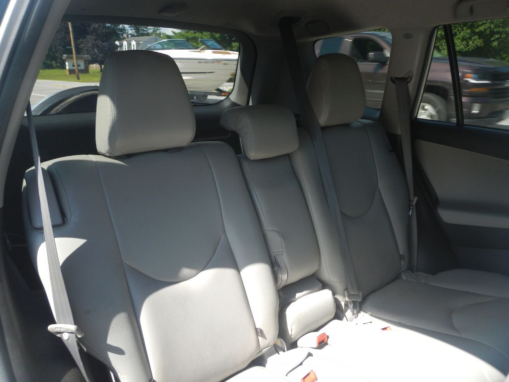 Photo 29 of this TOYOTA RAV4 4WD
