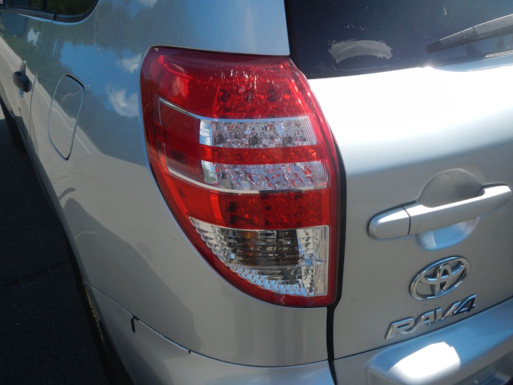 Photo 32 of this TOYOTA RAV4 4WD