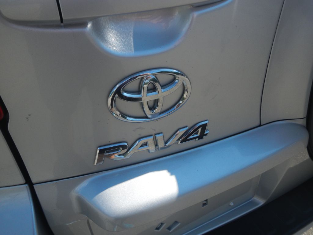 Photo 33 of this TOYOTA RAV4 4WD