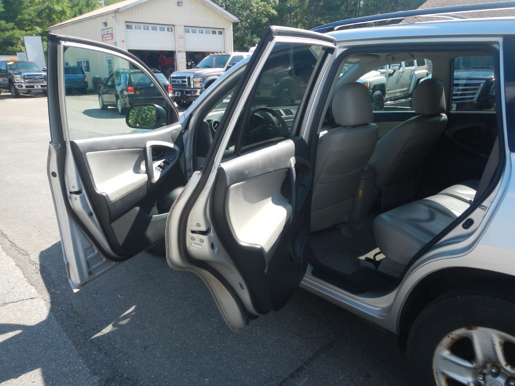 Photo 41 of this TOYOTA RAV4 4WD