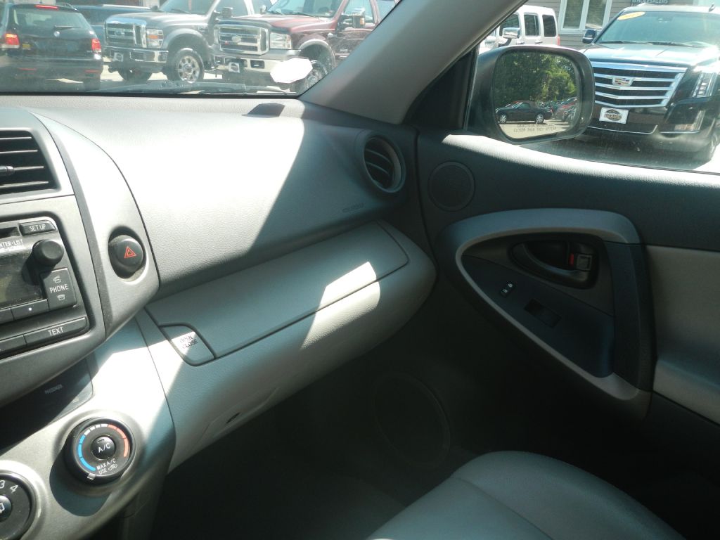 Photo 49 of this TOYOTA RAV4 4WD