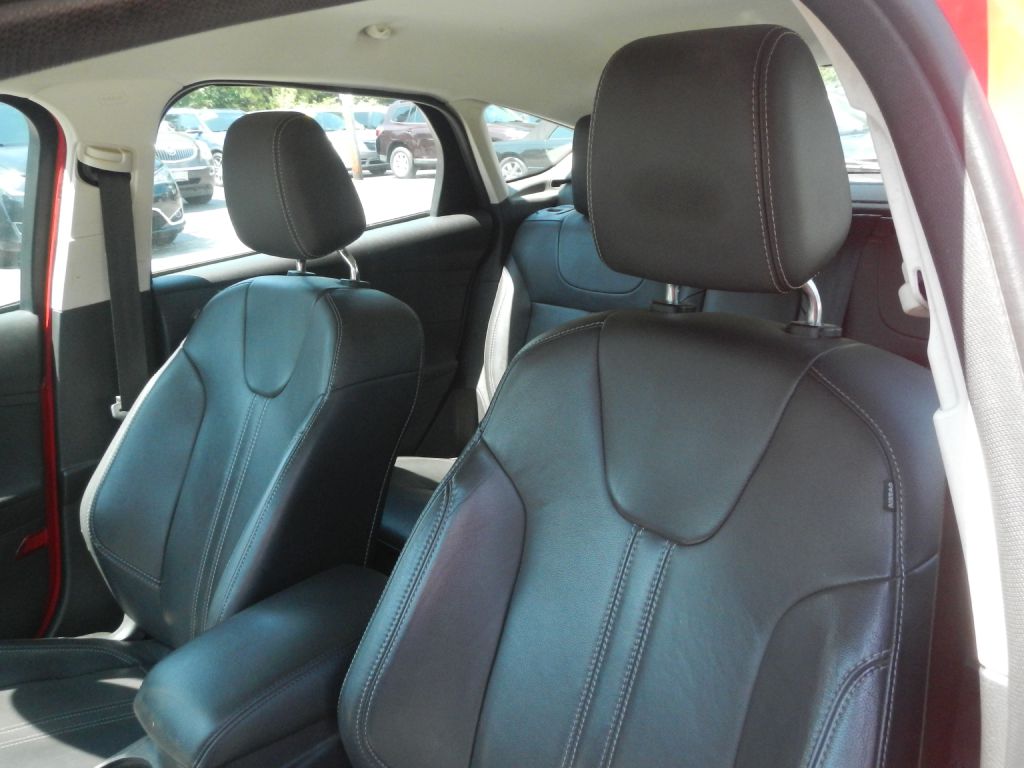Photo 9 of this FORD FOCUS