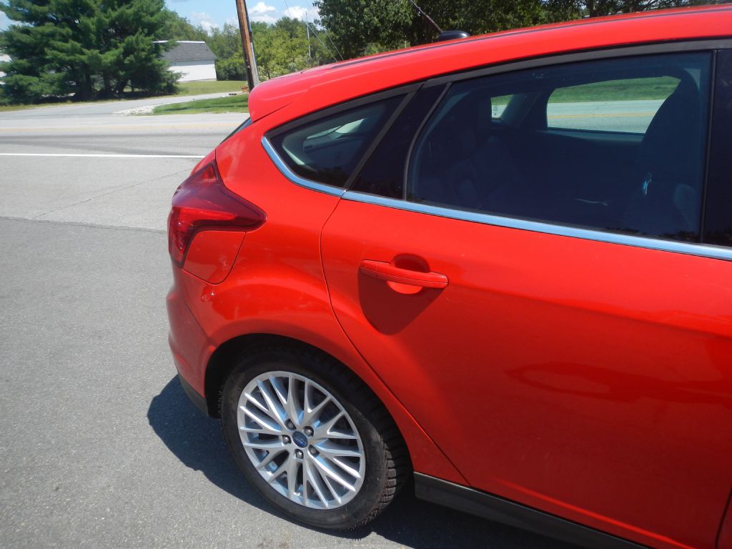 Photo 13 of this FORD FOCUS