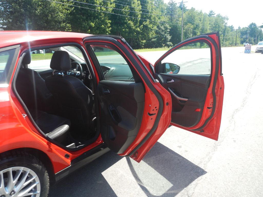 Photo 15 of this FORD FOCUS