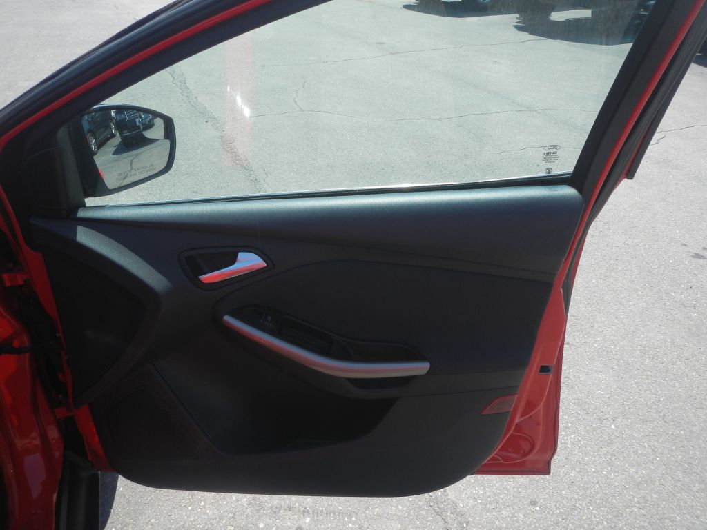 Photo 16 of this FORD FOCUS