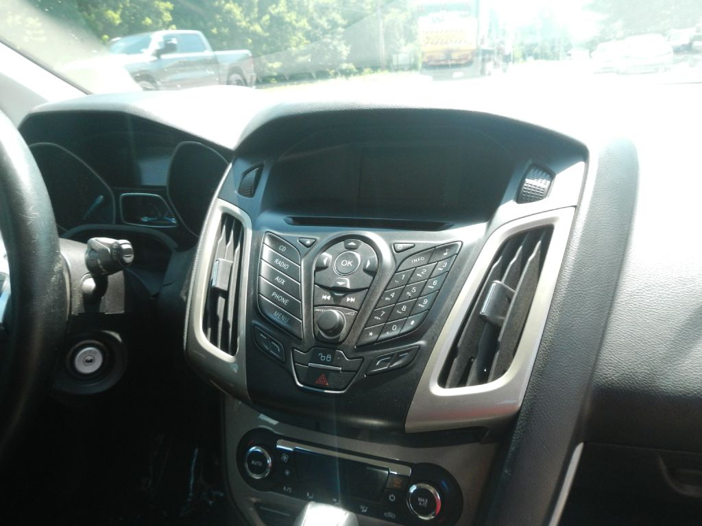 Photo 21 of this FORD FOCUS