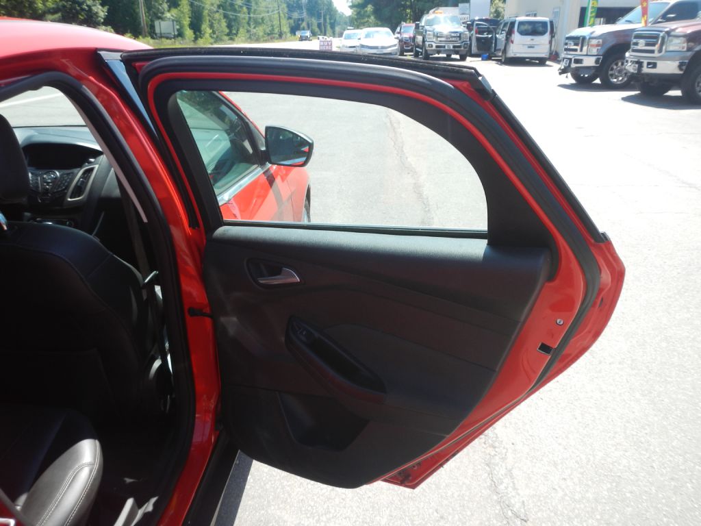 Photo 23 of this FORD FOCUS
