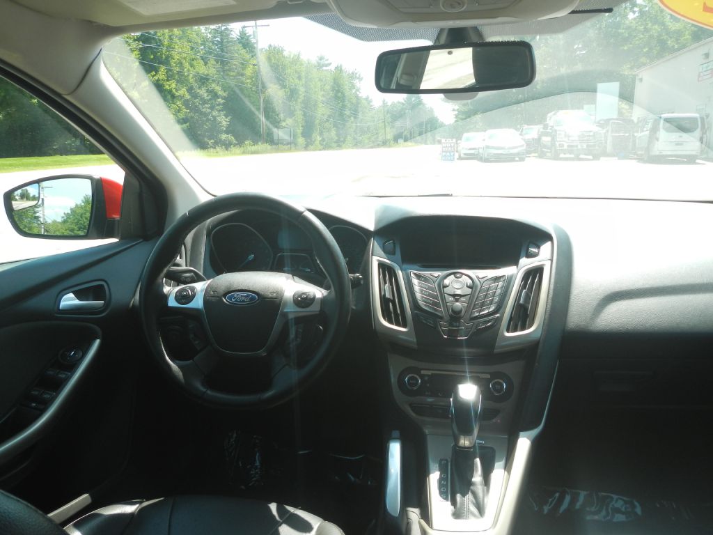 Photo 25 of this FORD FOCUS