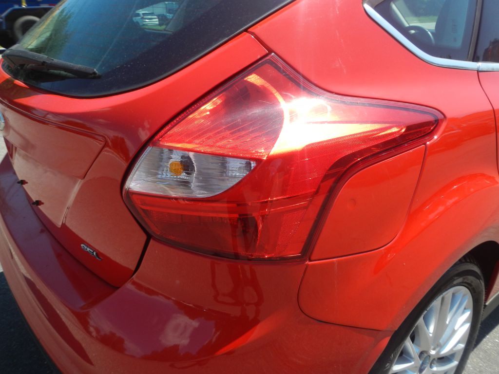 Photo 27 of this FORD FOCUS