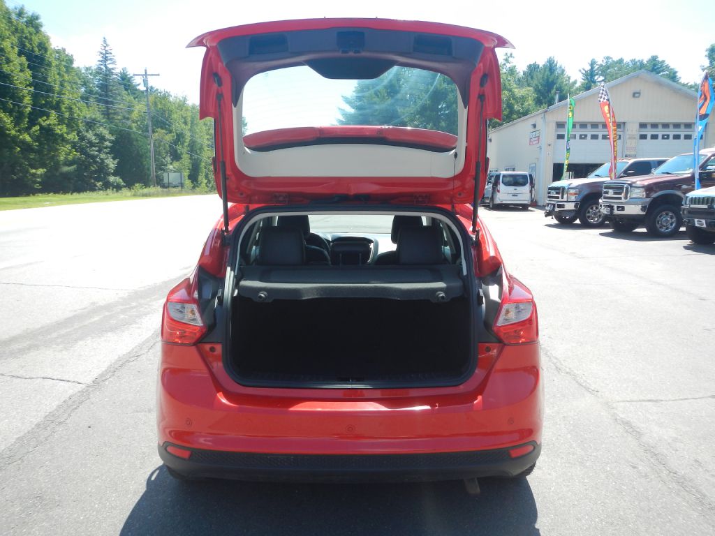 Photo 32 of this FORD FOCUS