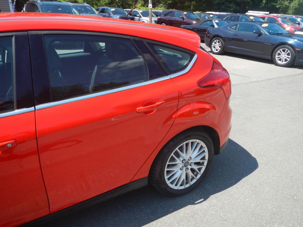 Photo 35 of this FORD FOCUS
