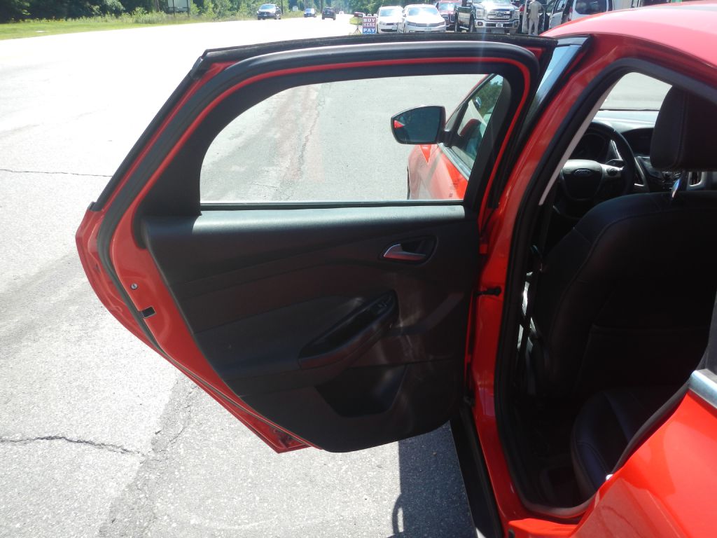 Photo 37 of this FORD FOCUS