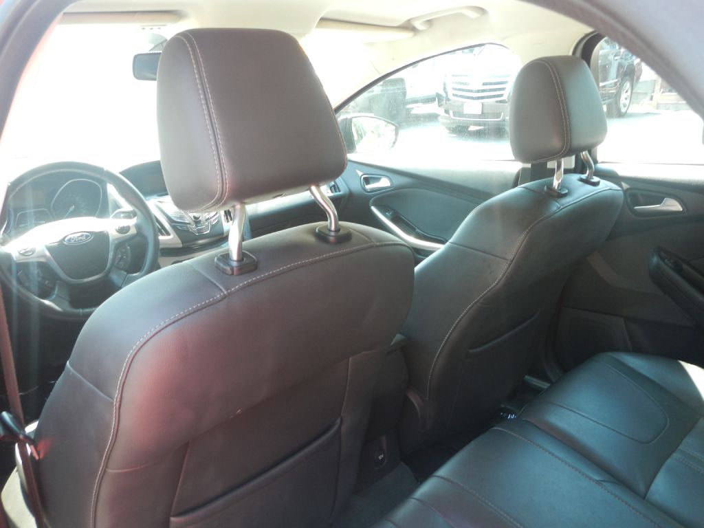 Photo 40 of this FORD FOCUS