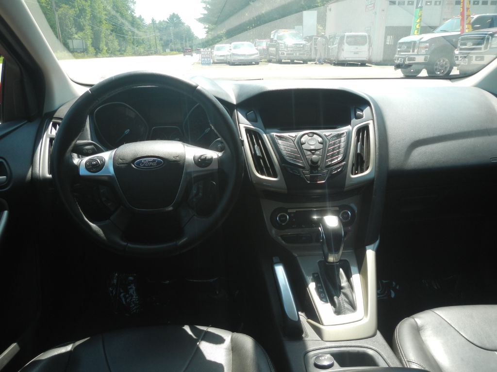 Photo 41 of this FORD FOCUS
