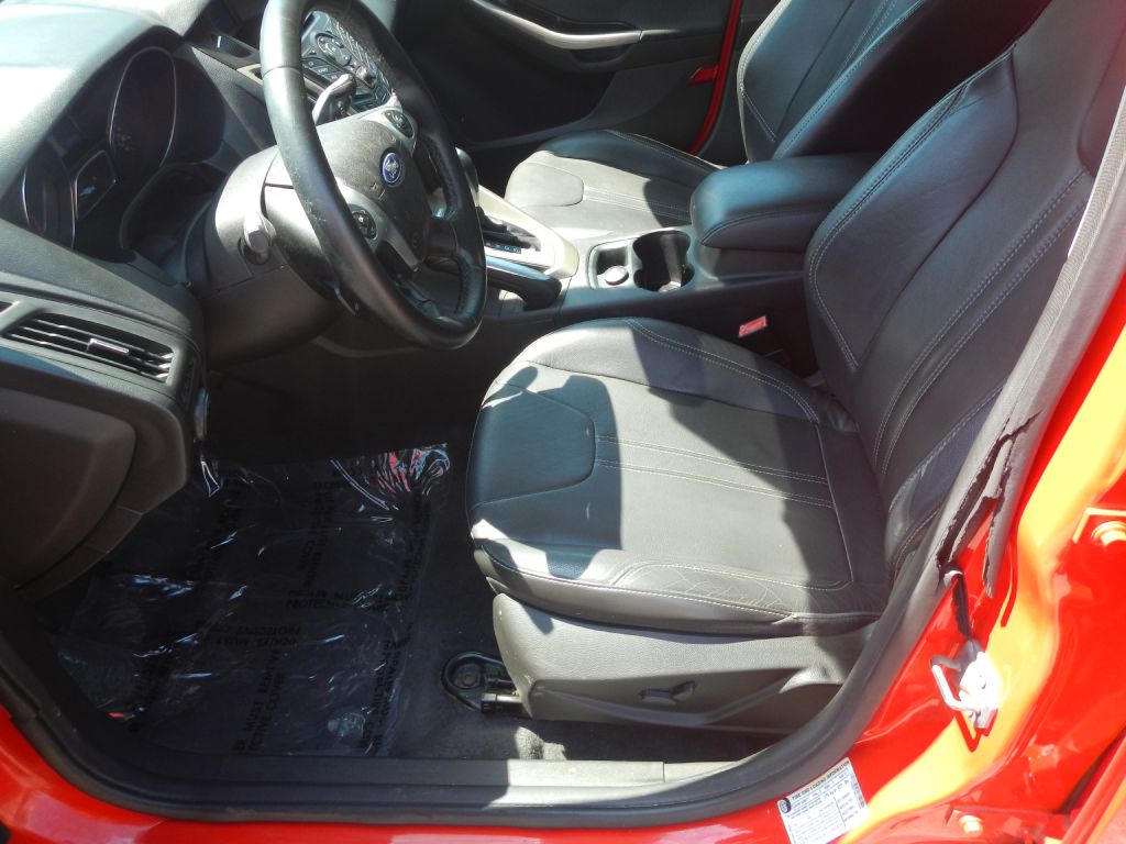 Photo 43 of this FORD FOCUS