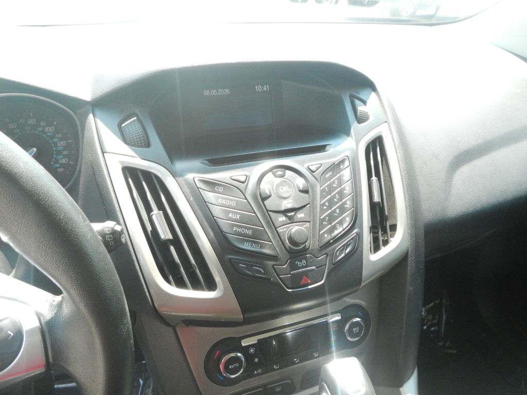 Photo 46 of this FORD FOCUS