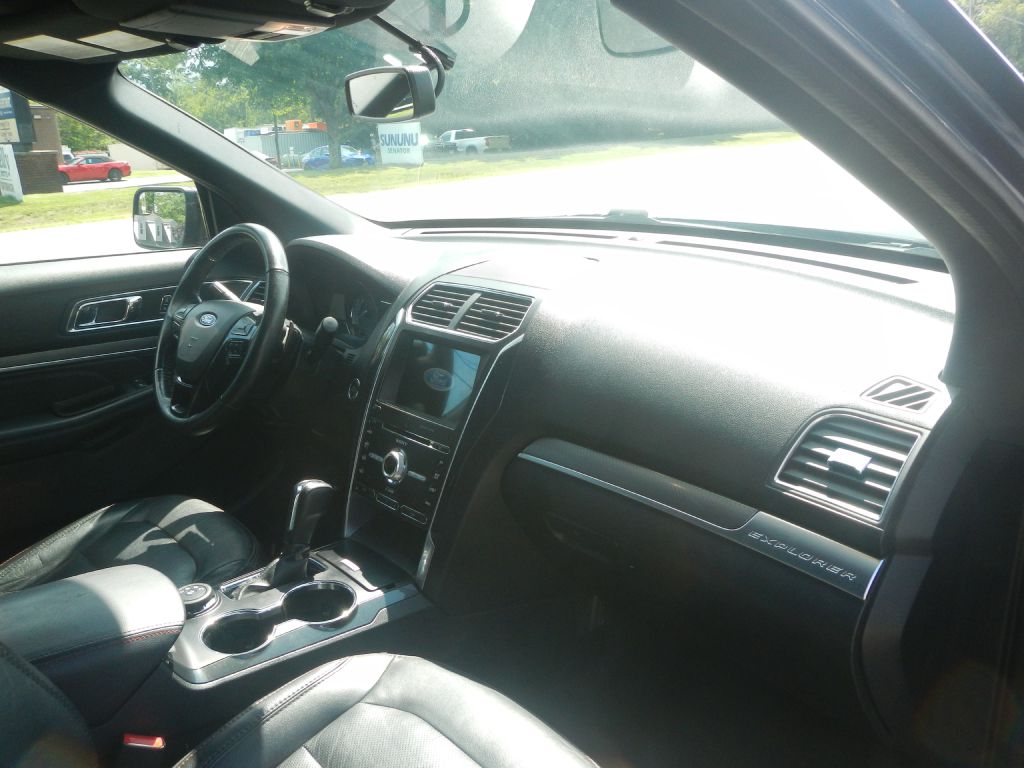 Photo 3 of this FORD EXPLORER 4WD