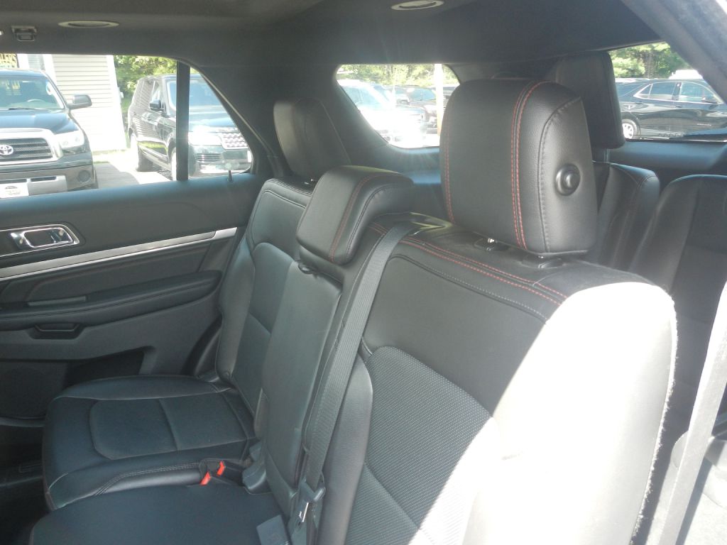 Photo 9 of this FORD EXPLORER 4WD