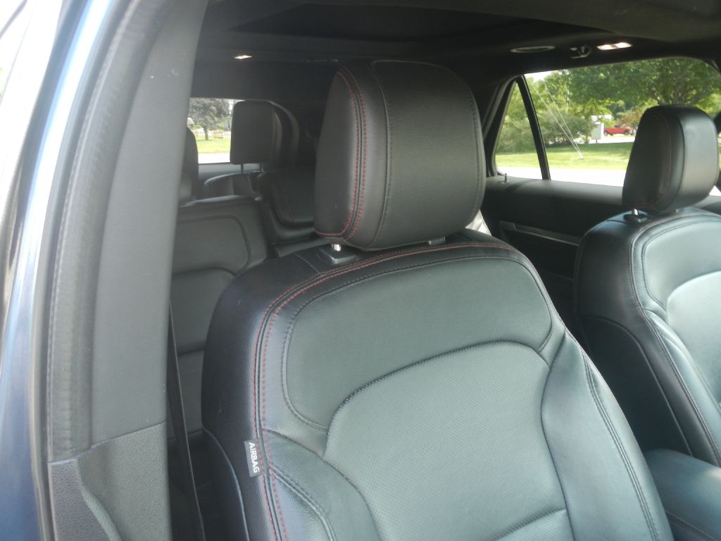 Photo 23 of this FORD EXPLORER 4WD
