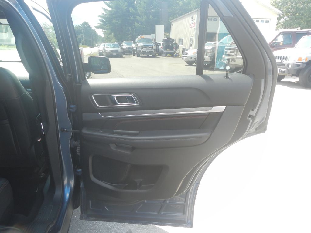 Photo 30 of this FORD EXPLORER 4WD