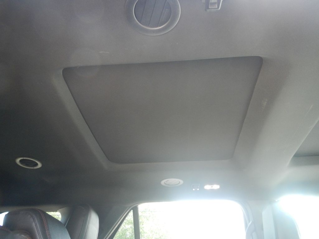 Photo 34 of this FORD EXPLORER 4WD
