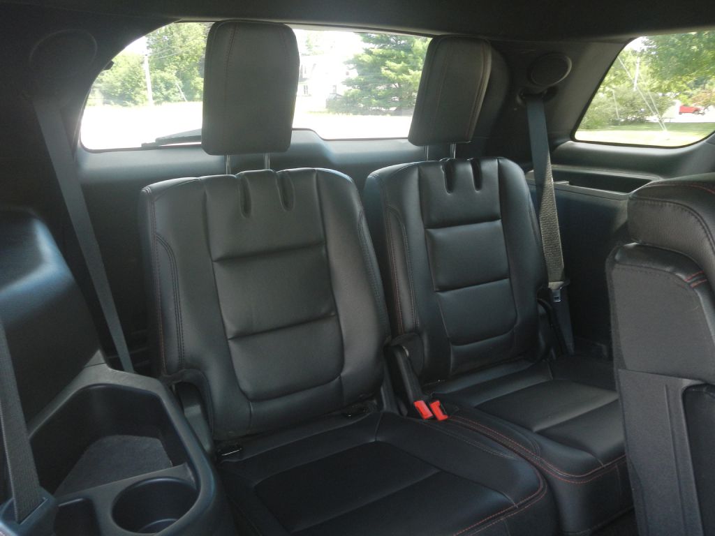 Photo 36 of this FORD EXPLORER 4WD